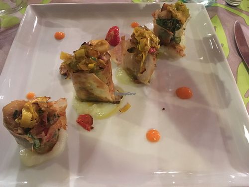 fillo pastry dough with porcini mushrooms and vegan cheese at Evergreen in Rimini