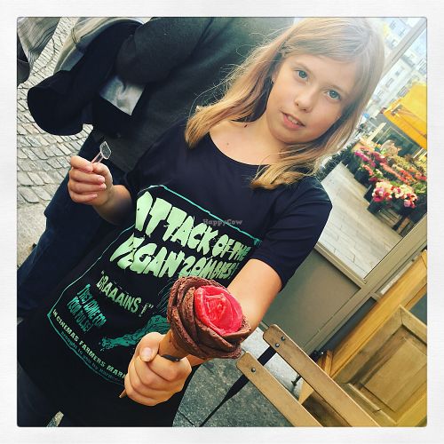 Vegan rose at Amorino - Cler in Paris