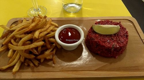 tartare and fries at Paradis Marguerite in Paris