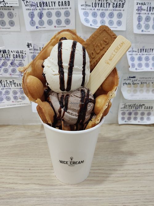 Gelato waffle with soy milk and Oreo cookies and cream, with chocolate sauce at Nice Cream in Taipei