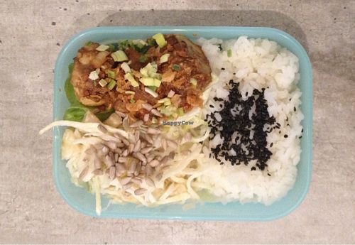 Bento Box Mini mit Kohl-Apfel Salat und Kokos-Tofu at NutCart in Berlin