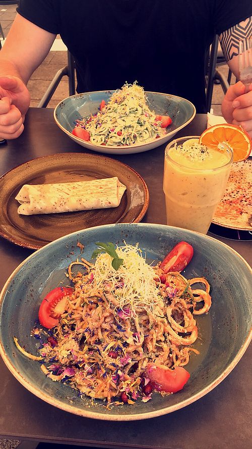 Zucchini Carbonara, Zucchini Bolognese, Chai Nice Cream, chocolate banana wrap at Mom's Table  in Augsburg