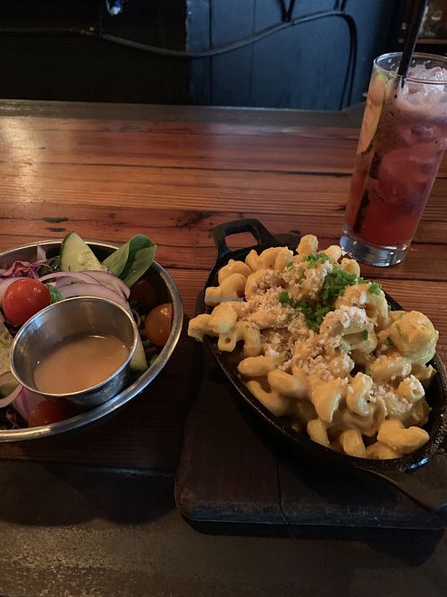 mac n cheese at The Beer Plant in Austin