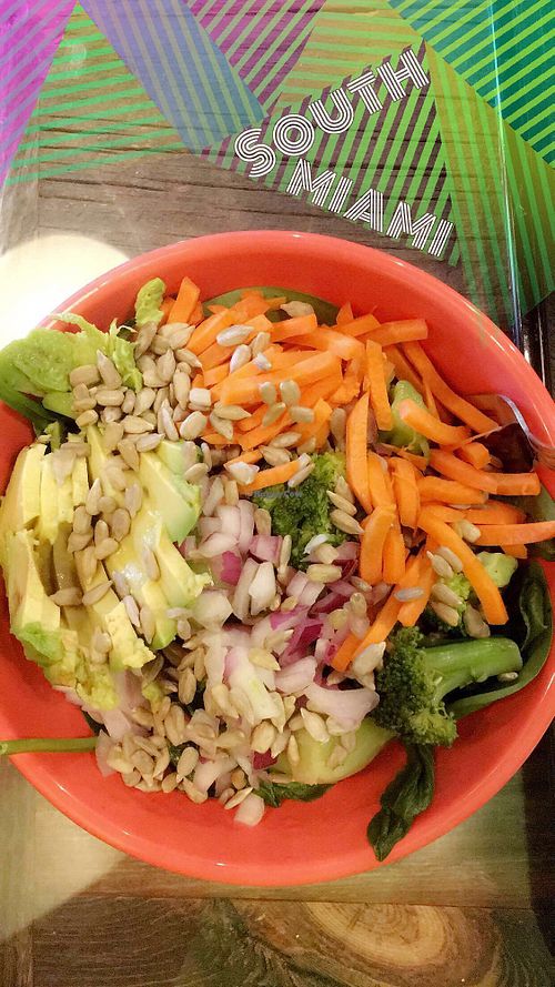 custom bowl: spinach, lentils, bok choy, carrots, onions, broccoli, avocado, sunflower seeds at Earth in Miami