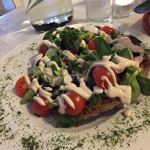 Raw pizza at Food of Love in Prague