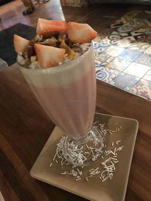 Strawberry Blitz smoothie at Wild Living Foods in Los Angeles