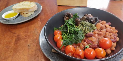 Vegan chilli bowl. Chilli beans, spinach, cherry tomatoes, mushrooms, toast with evoo. at Cafe Boranup in Forest Grove