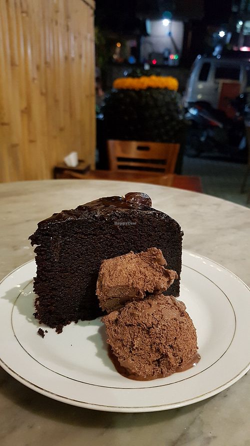 vegan glutenfree chocolate cake and vegan chocolate icecream. the cake could use more sugar and cacao, but the icecream is truly amazing!! at Sawobali  in Ubud