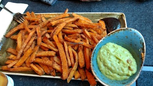 sweet potato fries with avocado dip at Hans im Glück in Recklinghausen