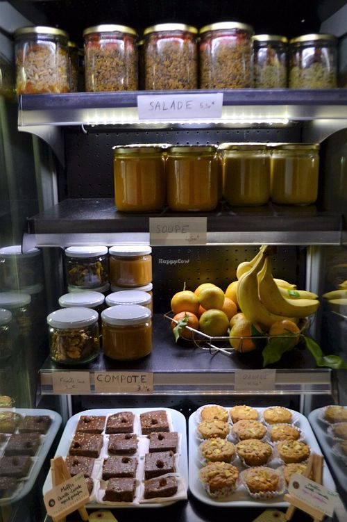 vegan and gluten free soups, salads, brownies, carrot muffins and more at Juice Box - Fontaine Au Roi in Paris