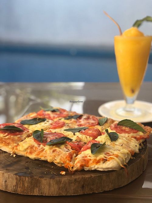 pizza artesanal hacemos nuestra propia salsa,masa, agregamos ingredientes totalment organicos
 #ayahuasca friendly at Elixir Restaurante Pucallpa in Pucallpa