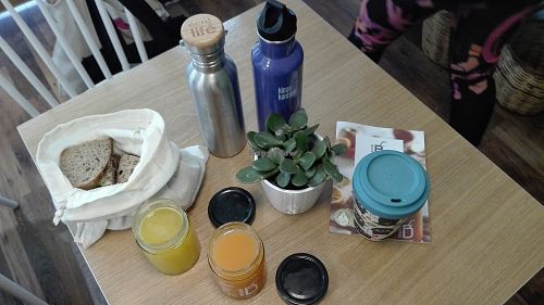 vegan & zero waste at To Bazaki Juice Bar in Chalandri