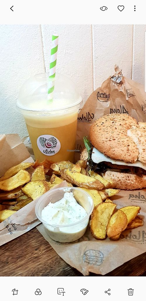 Small snack time..😂😏 at Aloha Vegan Delights in Valencia