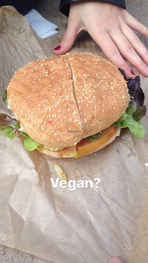 Hamburguesa aloha at Aloha Vegan Delights in Valencia