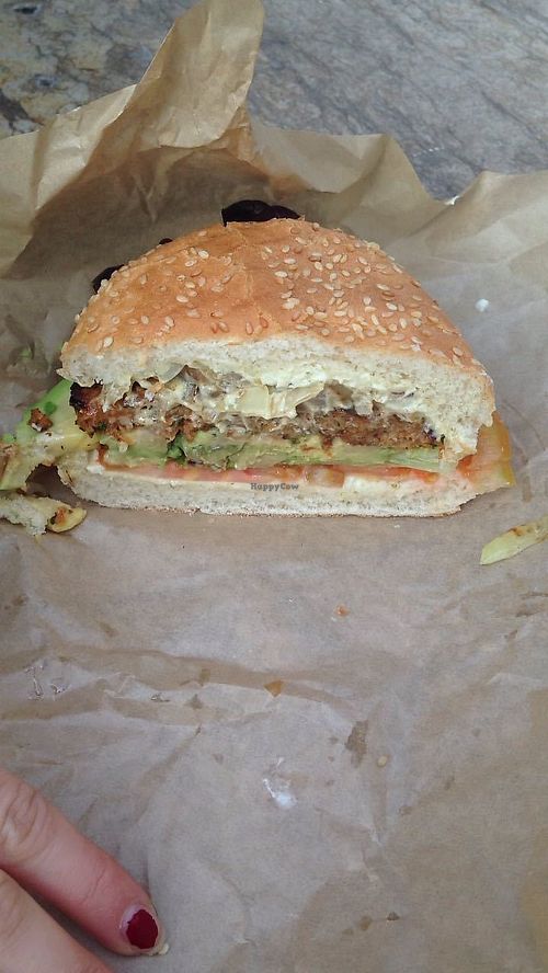 Hamburguesa aloha at Aloha Vegan Delights in Valencia