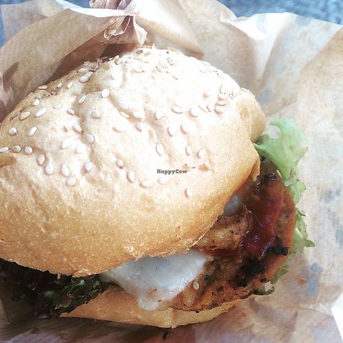 Hamburguesa at Aloha Vegan Delights in Valencia