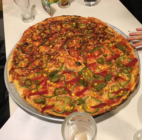 Pizza gigante mitad fajita/ mitad bbq at Pizzeria Mayor in Madrid