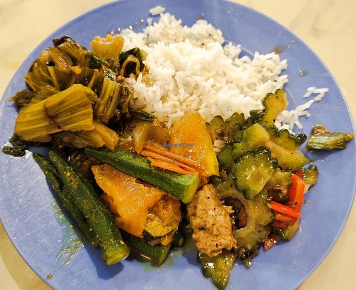 Mixed veggies rice cheap and good at Long Mun Chai Vegetarian Restaurant in Sitiawan