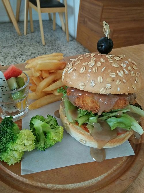 Lions Main burger at Yi Ke Shu - Tanjung Bungah in Penang