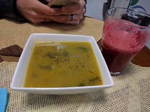 watercress soup and juice of the day at PurEssence in Alvor
