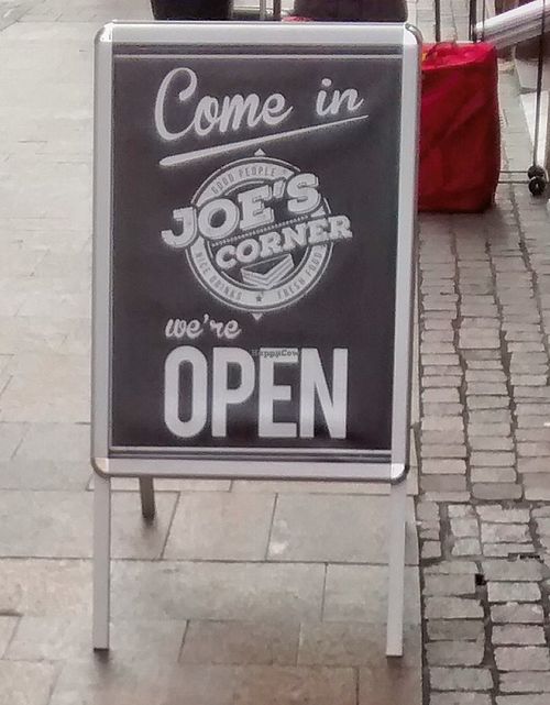 Outside at Joe's Corner in Toulouse