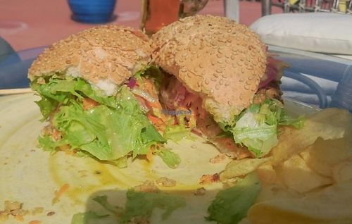 Vegan burger and crisps at Pura Vida Art Cafe in Lanzarote