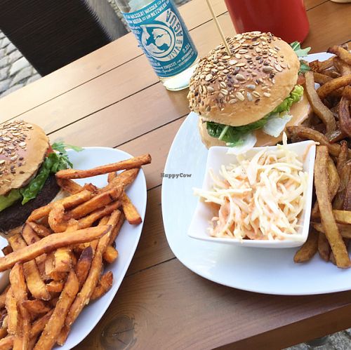 burgers at Lia's Kitchen in Berlin