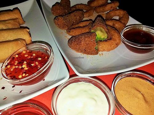 delicious avocado fries and onion rings  at De Krewelligen Bidet in Antwerpen