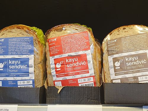 Some sandwiches! With hummus, BBQ seitan 🤘, smoked tofu at bio&bio - Morpurgova in Split