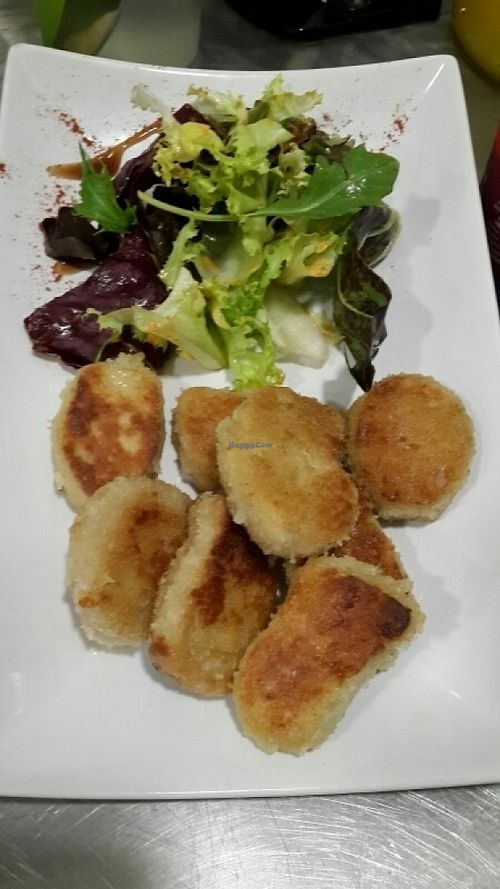 Vegan Nuggets with salad at La Ola Verde in Lanzarote