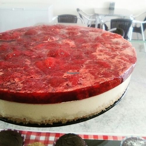vegan gluten free strawberry cheesecake at La Ola Verde in Lanzarote