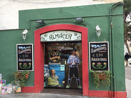 outside  at El Viejo Almacen in Barcelona