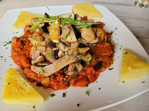 Champinones with gluten free bread at Veggitalia in Puerto Vallarta