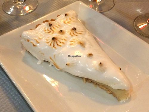Vegan lemon meringue pie (with aquafaba meringue) at L'Apollinaire in Paris