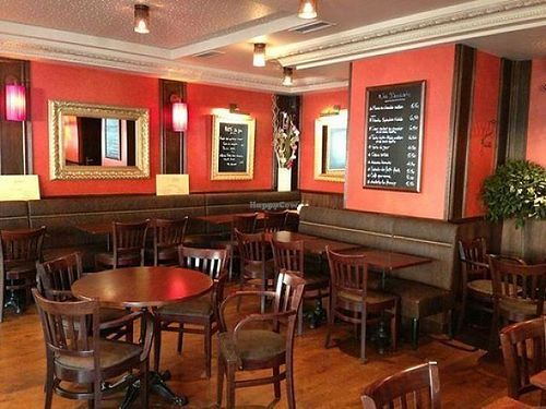 Restaurant interior at L'Apollinaire in Paris