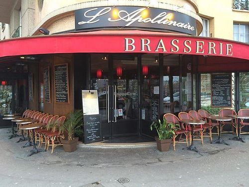 Restaurant exterior at L'Apollinaire in Paris