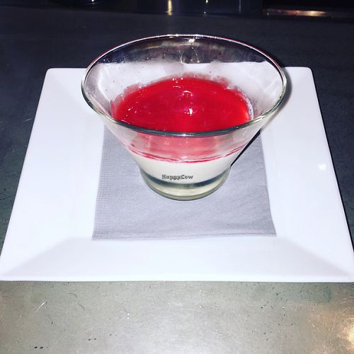 pana cotta Vegan at L'Apollinaire in Paris