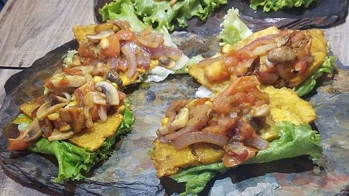 patacon con hogao at Mestizo Vegano in Bogota