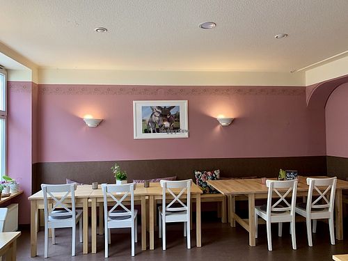 inside at deVinos in Jena