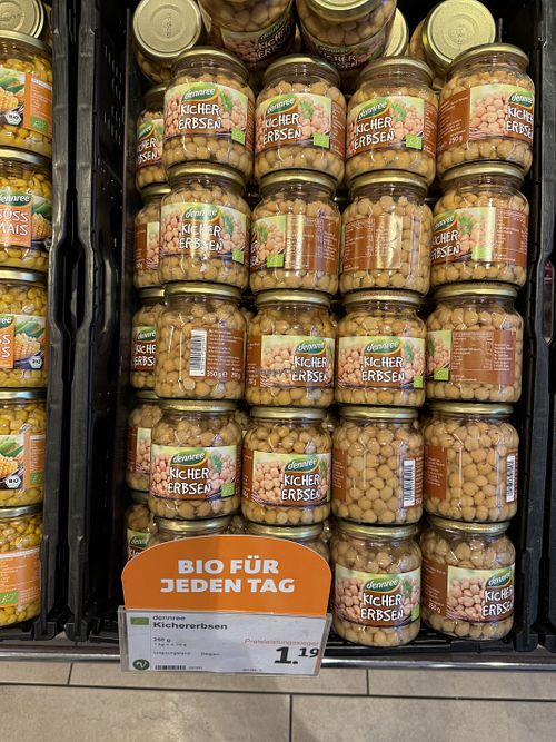 chickpeas  at denn's Biomarkt in Chemnitz