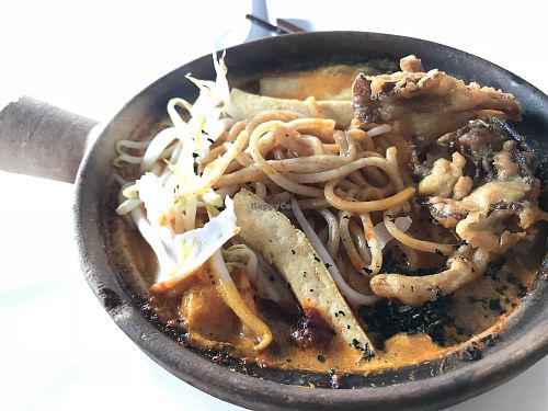 vegetarian and vegan food at Green on Earth 绿之天地 in West Singapore