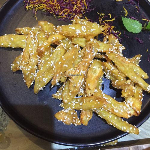 deep Druzes root fritters with sesame. good.  at Shiyi Yayuan in Xiamen
