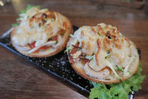 Aloha Bagel Pizza at Pinxin Vegan Cuisine - 品馨蔬食 in Penang