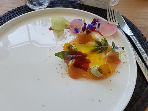 Starter with melon, flowers and creams at ONA in Ares