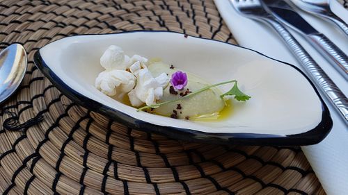 Hummus and popcorn at ONA in Ares