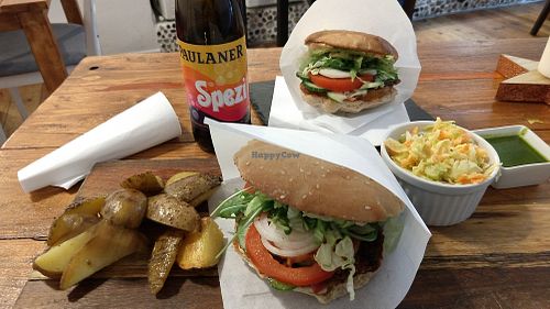Burger Menü at Vegan&Raw in Hannover