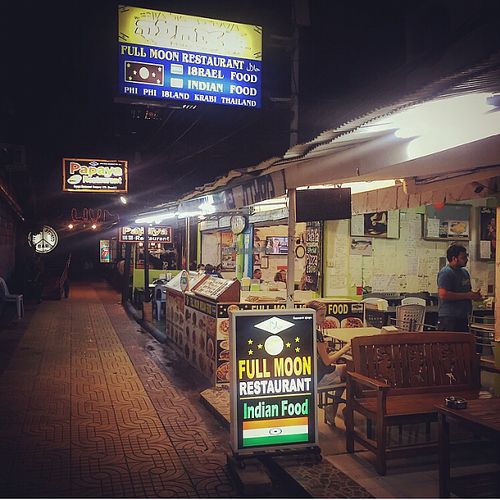 full moon restaurant koh phi phi at Papaya Indian Food in Koh Phi Phi