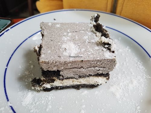 Cake at Le Faitout Vegan in Paris