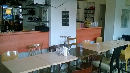 The restaurant room at Le Faitout Vegan in Paris