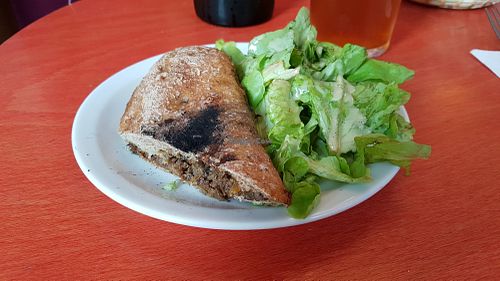 Beer bread (tapas of the day) at Le Faitout Vegan in Paris